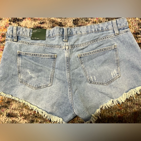NWT Wild Fable Light Blue Denim Frayed Hem Women Shorts size 14 - Picture 5 of 5